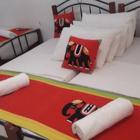 Charlton Kandy City Rest Esterno foto