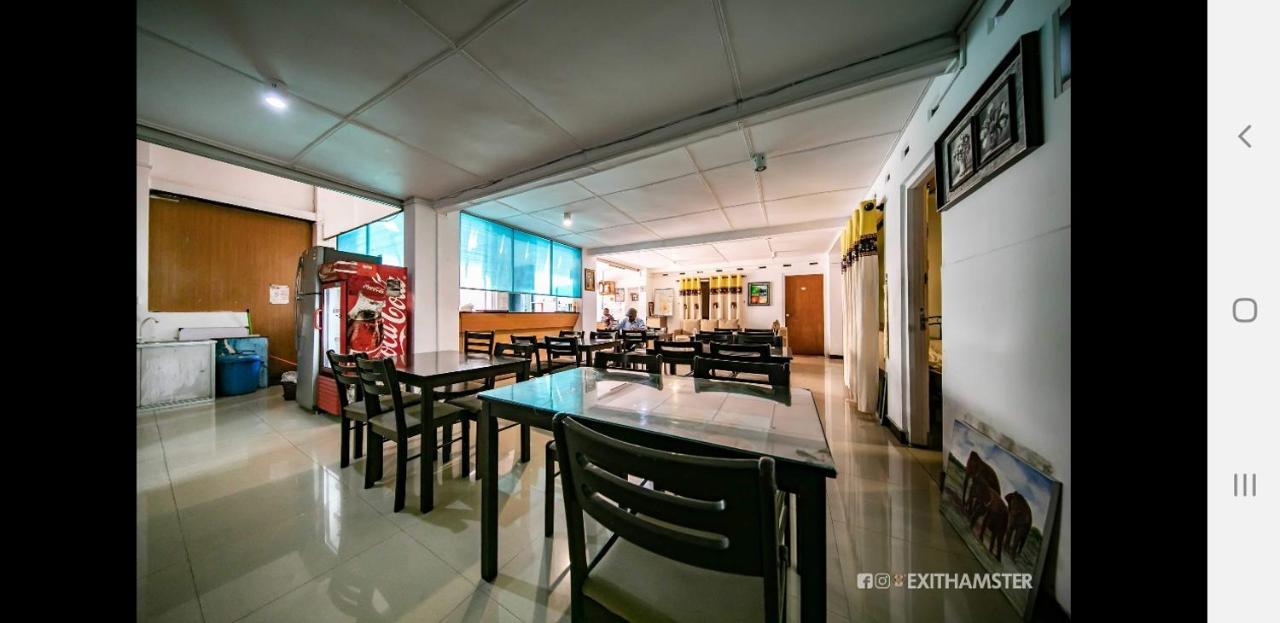 Charlton Kandy City Rest Esterno foto